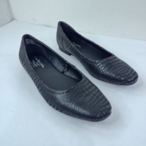 Kim Rogers women's black flats size (8 M).